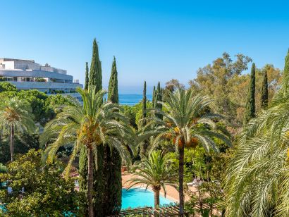 Apartment for sale in Beach Side Golden Mile, Marbella Golden Mile