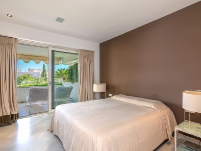 Apartment for sale in Beach Side Golden Mile, Marbella Golden Mile