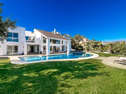 Villa a la venta en Altos de Elviria, Marbella Este