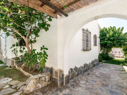 Villa for sale in El Rosario, Marbella East