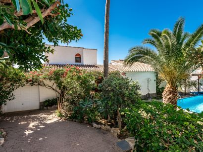Villa for sale in El Rosario, Marbella East