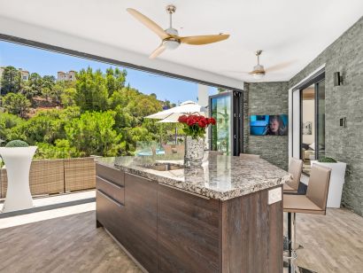 Villa for sale in La Quinta, Benahavis
