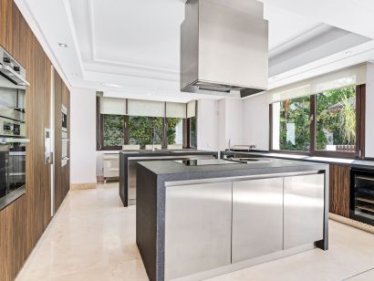 Villa for rent in La Alqueria, Benahavis