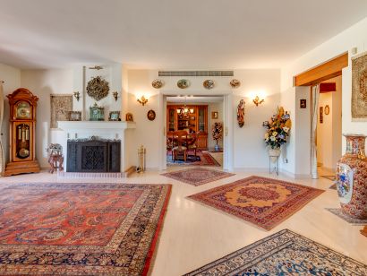 Villa for sale in Cascada de Camojan, Marbella Golden Mile