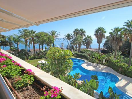 Apartment in Gran Marbella on the seafront for sale