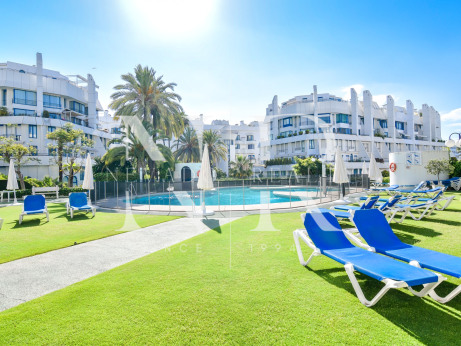 Spacieux appartement rez de chaussée avec piscine privée à quelques pas de la plage