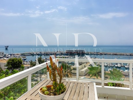 Appartement dans La Zambomba en première ligne de plage dans le centre de Marbella à vendre