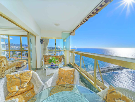 Penthouse in the Mayoral building on the beachfront with sea views for sale