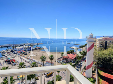 Appartement dans l'immeuble Marbella 2000 face au port de plaisance de Marbella