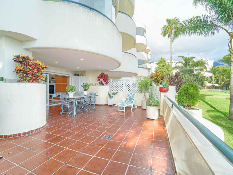 Apartment in Marbella near the sea for sale