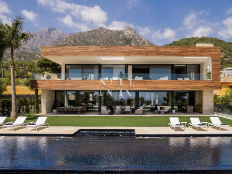 Villa with sea views in Marbella for sale 