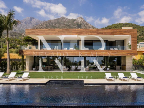 Villa avec vue sur la mer à Marbella à vendre