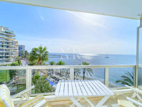Apartment in the Palm Beach building, beachfront in Marbella centre, for sale