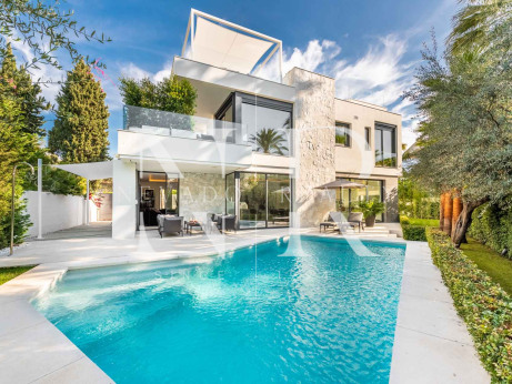 Villa dans l'urbanisation Casablanca, sur le Golden Mile à côté de la plage à vendre