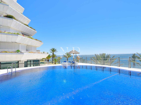 Apartment in Mare Nostrum building with sea views for sale