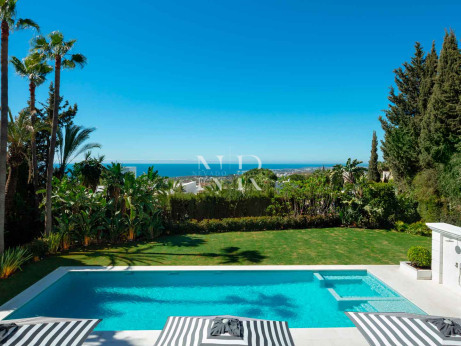 Villa in Urbanisation Sierra Blanca with panoramic sea views for sale
