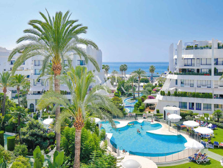 Beach side apartment in Marbella center for sale