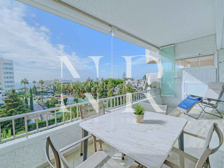Apartment in Jardines del Mar on the second line of the beach with sea views for sale