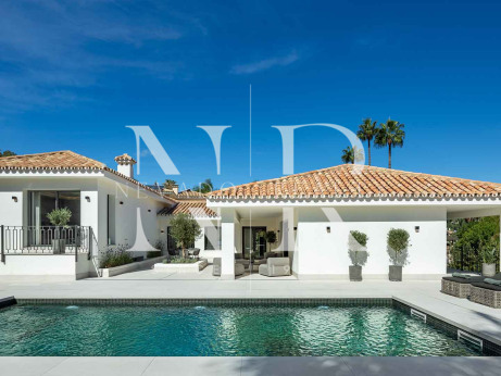 Villa en Nueva Andalucía en Las Brisas Golf con vistas panorámicas en venta
