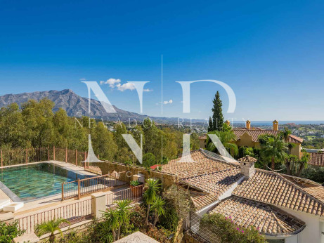 Villa dans l'Urbanisation El Herrojo avec vue panoramique sur la mer à vendre