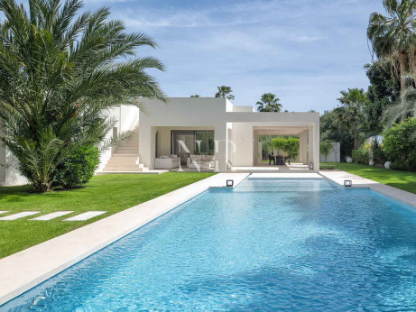 Villa en Urbanización Marbesa completamente renovada muy cerca de la playa en venta