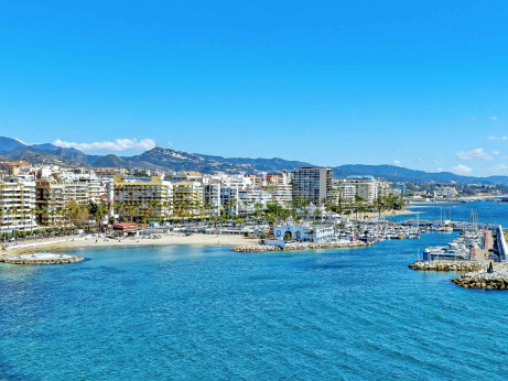 Cafeteria just a stone's throw from Marbella's Paseo Marítimo for sale