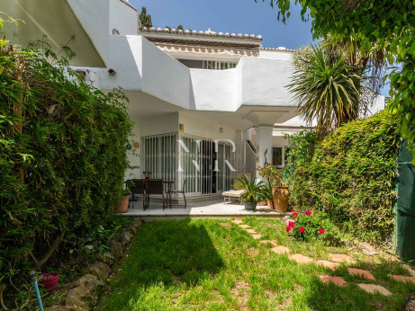 Townhouse in Urbanisation Camoján Blanco for sale