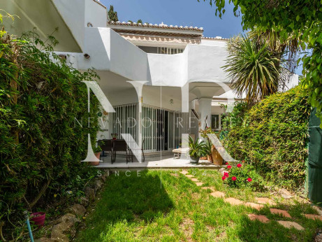 Townhouse in Urbanisation Camoján Blanco for sale