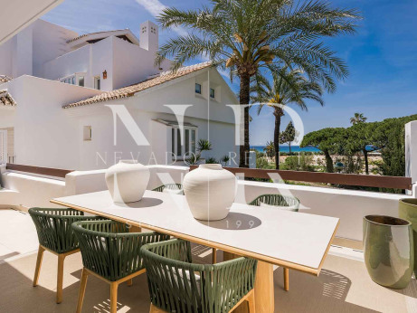 Appartement en bord de mer dans l'urbanisation de Palm Beach à vendre