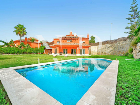 Villa à vendre dans le complexe Santa Clara Golf, en première ligne du golf