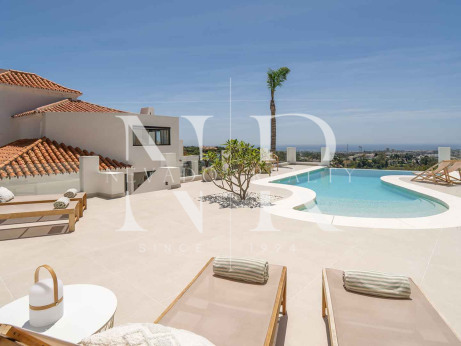 Villa à vendre à Las Lomas de Nueva Andalucía avec vue panoramique sur la mer