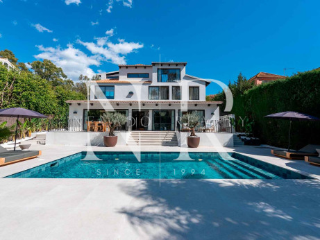 Villa entièrement rénovée à Nueva Andalucia à vendre
