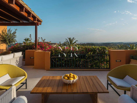 Apartamento en Urbanización Les Belvederes con vistas panorámicas al mar en venta