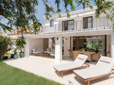 Adosada en Urbanización Los Olivos en primera línea de golf en venta