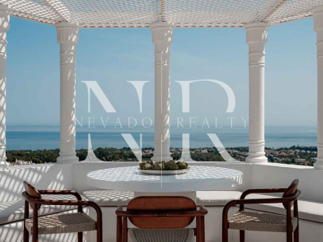 Penthouse in the Jardines Colgantes residential complex with panoramic sea views for sale