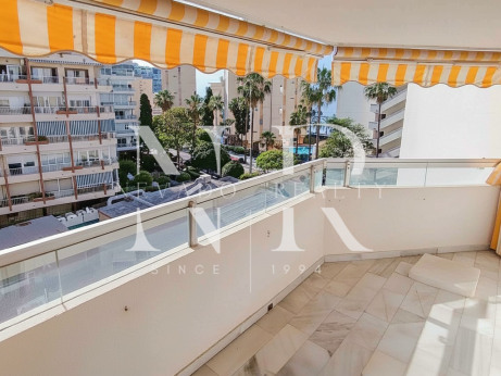 Appartement à vendre dans le centre-ville de Marbella, en deuxième ligne de plage
