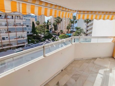 Apartment for sale in Marbella city center on the second line of the beach