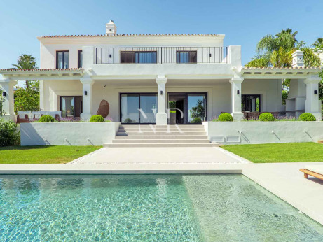 Villa en Los Naranjos Golf con vistas al mar en venta