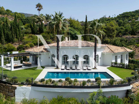 Villa entièrement rénovée à vendre dans le lotissement La Zagaleta