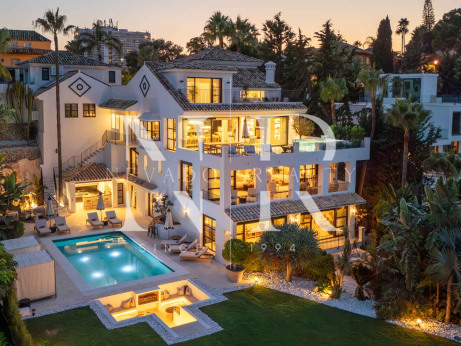 Villa à Nueva Andalucía avec vue sur la mer à vendre