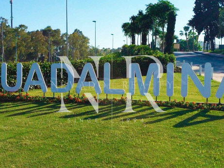 Terrain à vendre à côté du Real Club de Golf de Guadalmina avec vue sur le golf