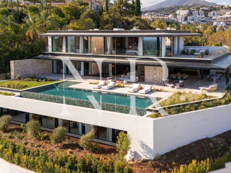 Villa à vendre dans le lotissement El Herrojo Alto avec vue panoramique sur la mer