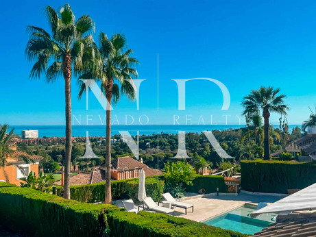 Villa jumelée à vendre dans le lotissement Santa Clara Golf avec vue sur la mer