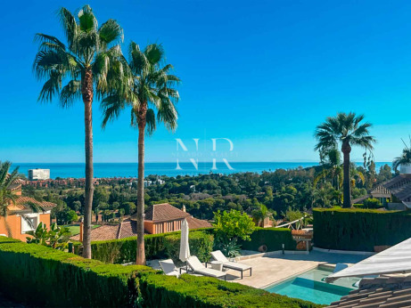 Villa pareada en Urbanización Santa Clara Golf con vistas al mar en venta