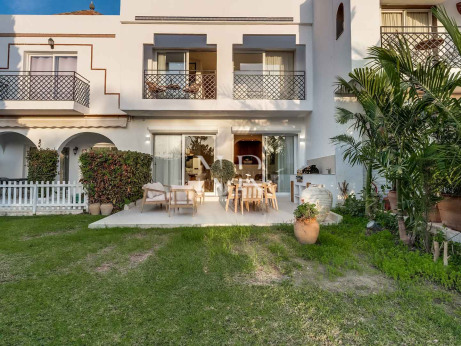 Adosada en Urbanización Los Potros completamente reformada en venta