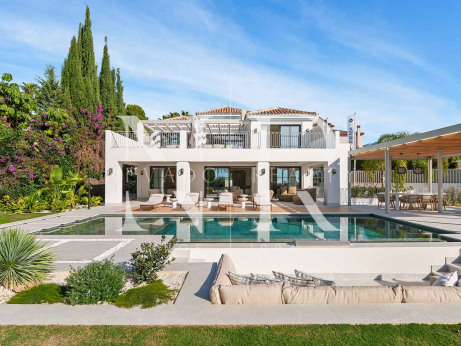 Villa à El Herrojo avec vue panoramique sur la mer à vendre
