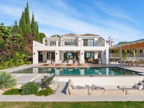 Villa à El Herrojo avec vue panoramique sur la mer à vendre