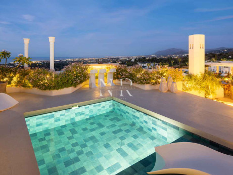 Penthouse in Jardines Colgantes residential complex with panoramic views for sale