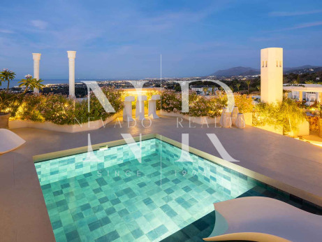 Penthouse in Jardines Colgantes residential complex with panoramic views for sale