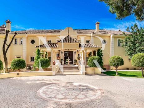 Villa à Sierra Blanca avec vue panoramique sur la mer, à vendre